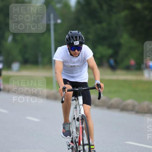 15.06.2025 - 27. Vierlanden-Triathlon H.Heesch http://msf.ph/oto/7980170 15.06.2025 10:38:33 Radfahren 343, 344 meine-sportfotos.de