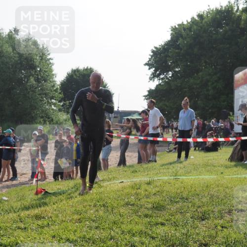 15.06.2025 - 27. Vierlanden-Triathlon KatJ http://msf.ph/oto/7980175 15.06.2025 08:44:18 Schwimmen 130, 173, 174 meine-sportfotos.de