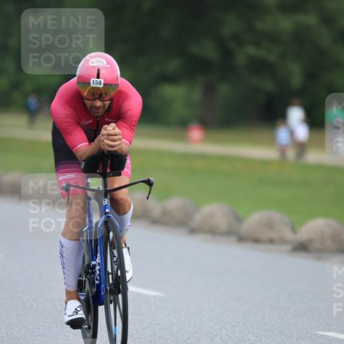 15.06.2025 - 27. Vierlanden-Triathlon H.Heesch http://msf.ph/oto/7980186 15.06.2025 10:38:42 Radfahren 158, 235, 298, 427 meine-sportfotos.de