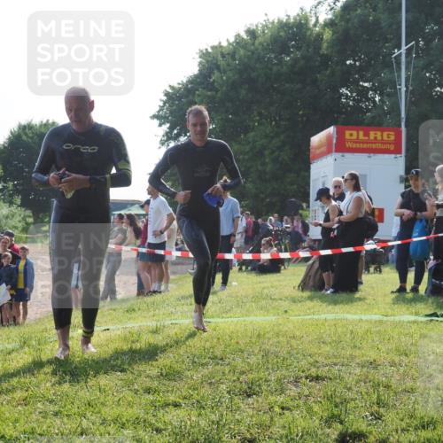 15.06.2025 - 27. Vierlanden-Triathlon KatJ http://msf.ph/oto/7980187 15.06.2025 08:44:19 Schwimmen 130, 173, 174 meine-sportfotos.de
