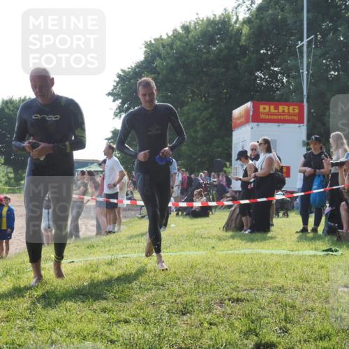 15.06.2025 - 27. Vierlanden-Triathlon KatJ http://msf.ph/oto/7980191 15.06.2025 08:44:20 Schwimmen 130, 173, 174 meine-sportfotos.de
