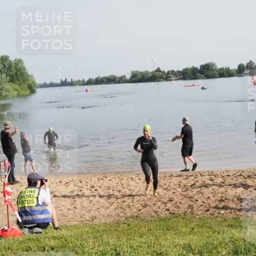 21.06.2025 - 27. Vierlanden-Triathlon MichiJ http://msf.ph/oto/7980194 15.06.2026 09:00:51 Schwimmen 217 meine-sportfotos.de