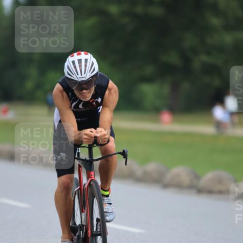 15.06.2025 - 27. Vierlanden-Triathlon H.Heesch http://msf.ph/oto/7980196 15.06.2025 10:38:43 Radfahren 158, 235, 298, 427 meine-sportfotos.de