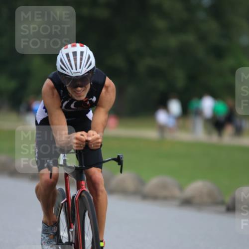 15.06.2025 - 27. Vierlanden-Triathlon H.Heesch http://msf.ph/oto/7980205 15.06.2025 10:38:44 Radfahren 17, 158, 235, 298, 427 meine-sportfotos.de