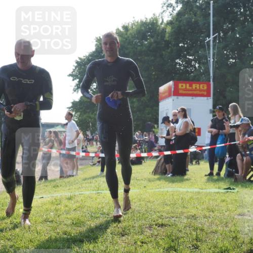 15.06.2025 - 27. Vierlanden-Triathlon KatJ http://msf.ph/oto/7980210 15.06.2025 08:44:20 Schwimmen 130, 173, 174 meine-sportfotos.de