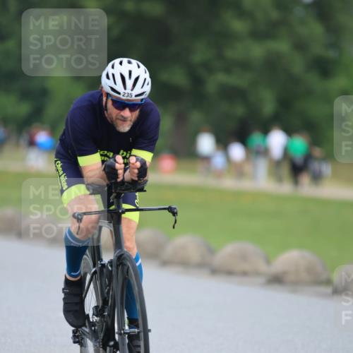 15.06.2025 - 27. Vierlanden-Triathlon H.Heesch http://msf.ph/oto/7980212 15.06.2025 10:38:47 Radfahren 17, 235, 298, 427 meine-sportfotos.de