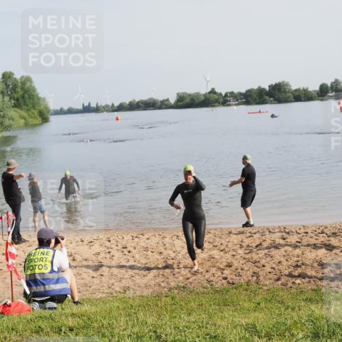 21.06.2025 - 27. Vierlanden-Triathlon MichiJ http://msf.ph/oto/7980213 15.06.2026 09:00:51 Schwimmen 217 meine-sportfotos.de