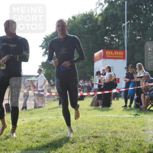 15.06.2025 - 27. Vierlanden-Triathlon KatJ http://msf.ph/oto/7980216 15.06.2025 08:44:20 Schwimmen 130, 173, 174 meine-sportfotos.de