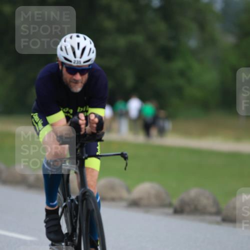 15.06.2025 - 27. Vierlanden-Triathlon H.Heesch http://msf.ph/oto/7980218 15.06.2025 10:38:47 Radfahren 17, 235, 298, 427 meine-sportfotos.de
