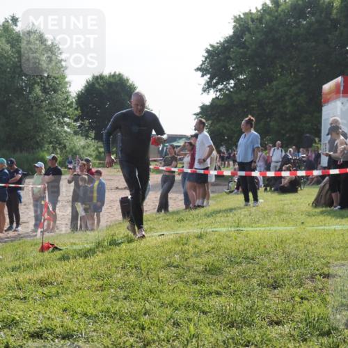 15.06.2025 - 27. Vierlanden-Triathlon KatJ http://msf.ph/oto/7980236 15.06.2025 08:44:24 Schwimmen 130, 173, 174 meine-sportfotos.de