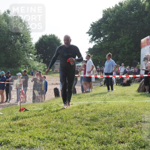15.06.2025 - 27. Vierlanden-Triathlon KatJ http://msf.ph/oto/7980243 15.06.2025 08:44:25 Schwimmen 130, 173, 174 meine-sportfotos.de