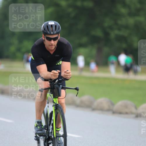 15.06.2025 - 27. Vierlanden-Triathlon H.Heesch http://msf.ph/oto/7980248 15.06.2025 10:38:52 Radfahren 17, 145, 298 meine-sportfotos.de