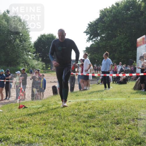 15.06.2025 - 27. Vierlanden-Triathlon KatJ http://msf.ph/oto/7980258 15.06.2025 08:44:25 Schwimmen 130, 173, 174 meine-sportfotos.de