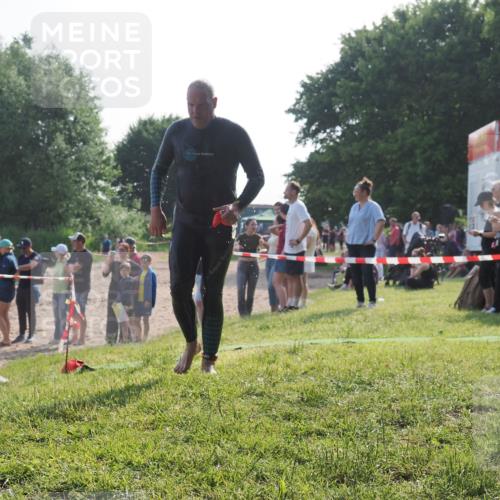 15.06.2025 - 27. Vierlanden-Triathlon KatJ http://msf.ph/oto/7980272 15.06.2025 08:44:26 Schwimmen 130, 173 meine-sportfotos.de