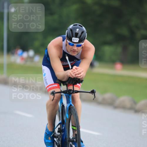 15.06.2025 - 27. Vierlanden-Triathlon H.Heesch http://msf.ph/oto/7980294 15.06.2025 10:39:13 Radfahren 186, 340, 377 meine-sportfotos.de