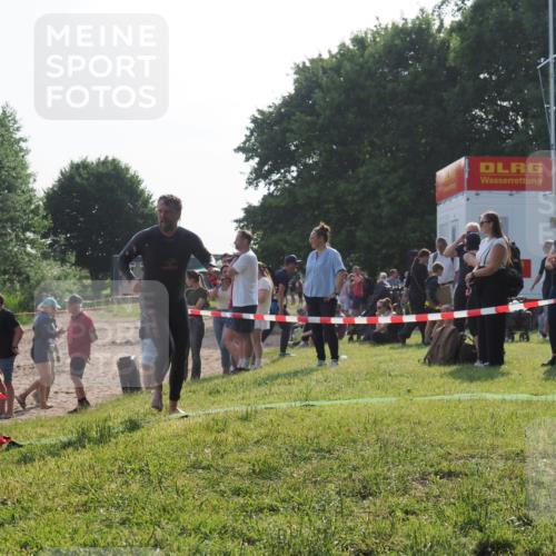 15.06.2025 - 27. Vierlanden-Triathlon KatJ http://msf.ph/oto/7980315 15.06.2025 08:44:37 Schwimmen 93 meine-sportfotos.de