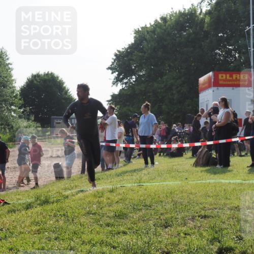 15.06.2025 - 27. Vierlanden-Triathlon KatJ http://msf.ph/oto/7980323 15.06.2025 08:44:38 Schwimmen 93 meine-sportfotos.de
