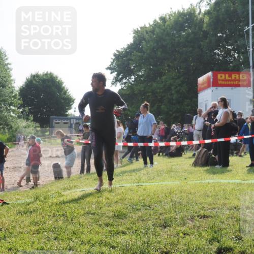 15.06.2025 - 27. Vierlanden-Triathlon KatJ http://msf.ph/oto/7980331 15.06.2025 08:44:38 Schwimmen 93 meine-sportfotos.de