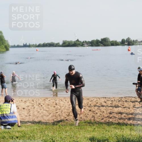21.06.2025 - 27. Vierlanden-Triathlon MichiJ http://msf.ph/oto/7980333 15.06.2026 09:01:48 Schwimmen 206, 214, 242 meine-sportfotos.de
