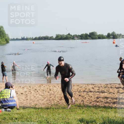 21.06.2025 - 27. Vierlanden-Triathlon MichiJ http://msf.ph/oto/7980339 15.06.2026 09:01:48 Schwimmen 206, 214, 242 meine-sportfotos.de
