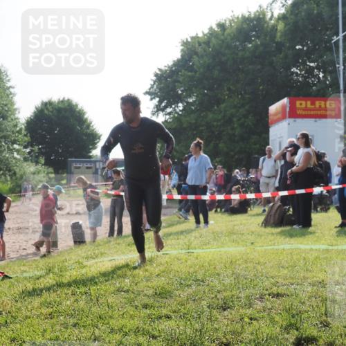 15.06.2025 - 27. Vierlanden-Triathlon KatJ http://msf.ph/oto/7980340 15.06.2025 08:44:38 Schwimmen 93 meine-sportfotos.de