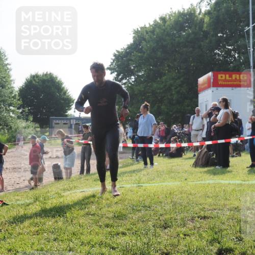 15.06.2025 - 27. Vierlanden-Triathlon KatJ http://msf.ph/oto/7980346 15.06.2025 08:44:39 Schwimmen 93 meine-sportfotos.de