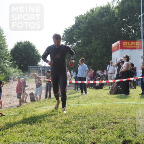 15.06.2025 - 27. Vierlanden-Triathlon KatJ http://msf.ph/oto/7980353 15.06.2025 08:44:39 Schwimmen 93 meine-sportfotos.de