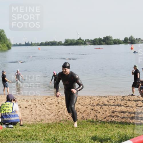 21.06.2025 - 27. Vierlanden-Triathlon MichiJ http://msf.ph/oto/7980356 15.06.2026 09:01:48 Schwimmen 206, 214, 242 meine-sportfotos.de