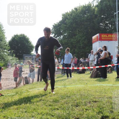 15.06.2025 - 27. Vierlanden-Triathlon KatJ http://msf.ph/oto/7980360 15.06.2025 08:44:39 Schwimmen 93 meine-sportfotos.de