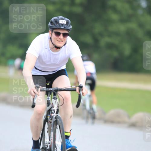 15.06.2025 - 27. Vierlanden-Triathlon H.Heesch http://msf.ph/oto/7980365 15.06.2025 10:39:28 Radfahren 59, 67, 130, 204, 281 meine-sportfotos.de