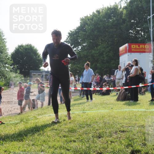 15.06.2025 - 27. Vierlanden-Triathlon KatJ http://msf.ph/oto/7980370 15.06.2025 08:44:39 Schwimmen 93 meine-sportfotos.de