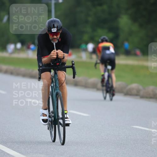 15.06.2025 - 27. Vierlanden-Triathlon H.Heesch http://msf.ph/oto/7980372 15.06.2025 10:39:36 Radfahren 3, 59, 67, 204, 404 meine-sportfotos.de