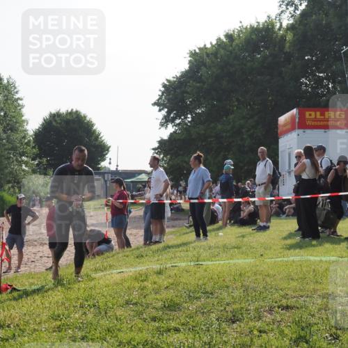 15.06.2025 - 27. Vierlanden-Triathlon KatJ http://msf.ph/oto/7980377 15.06.2025 08:44:50 Schwimmen 81, 160 meine-sportfotos.de