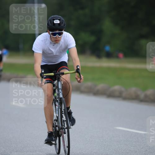 15.06.2025 - 27. Vierlanden-Triathlon H.Heesch http://msf.ph/oto/7980399 15.06.2025 10:39:44 Radfahren 3, 153, 260, 357 meine-sportfotos.de