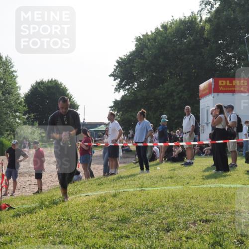 15.06.2025 - 27. Vierlanden-Triathlon KatJ http://msf.ph/oto/7980401 15.06.2025 08:44:50 Schwimmen 81, 160 meine-sportfotos.de