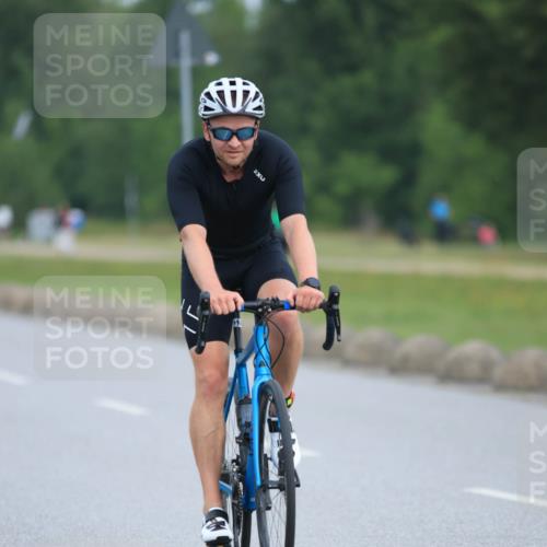 15.06.2025 - 27. Vierlanden-Triathlon H.Heesch http://msf.ph/oto/7980404 15.06.2025 10:39:47 Radfahren 77, 153, 260, 357 meine-sportfotos.de