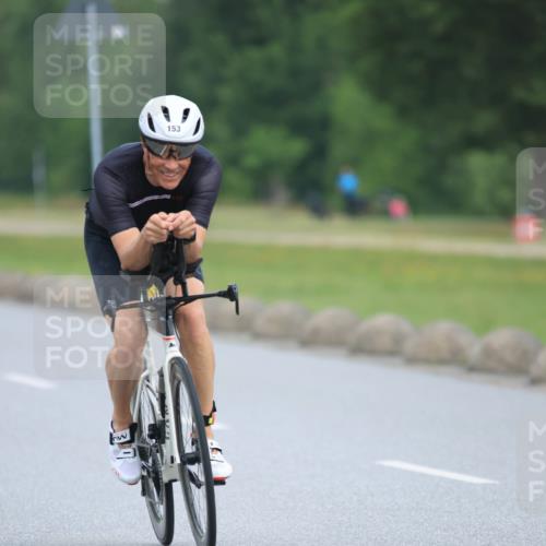 15.06.2025 - 27. Vierlanden-Triathlon H.Heesch http://msf.ph/oto/7980418 15.06.2025 10:39:49 Radfahren 77, 153, 260, 357 meine-sportfotos.de