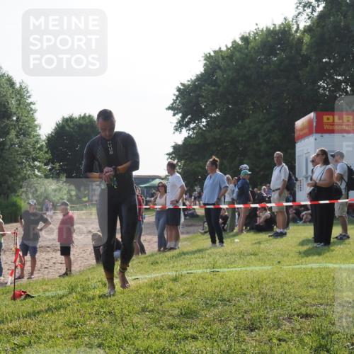 15.06.2025 - 27. Vierlanden-Triathlon KatJ http://msf.ph/oto/7980421 15.06.2025 08:44:51 Schwimmen 81, 160 meine-sportfotos.de