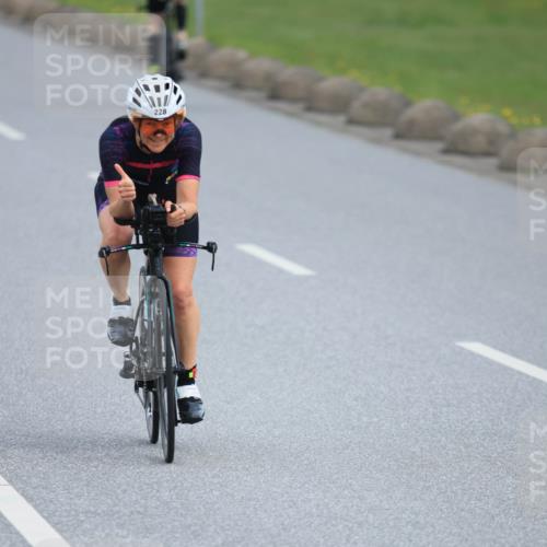 15.06.2025 - 27. Vierlanden-Triathlon H.Heesch http://msf.ph/oto/7980440 15.06.2025 10:40:28 Radfahren 228, 304, 309, 341 meine-sportfotos.de