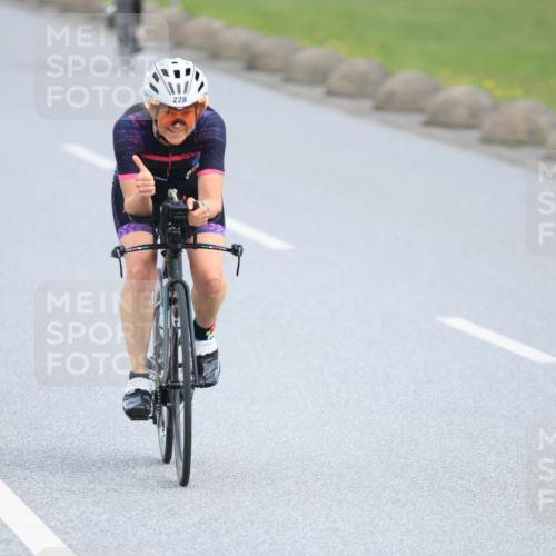 15.06.2025 - 27. Vierlanden-Triathlon H.Heesch http://msf.ph/oto/7980445 15.06.2025 10:40:28 Radfahren 228, 304, 309, 341 meine-sportfotos.de
