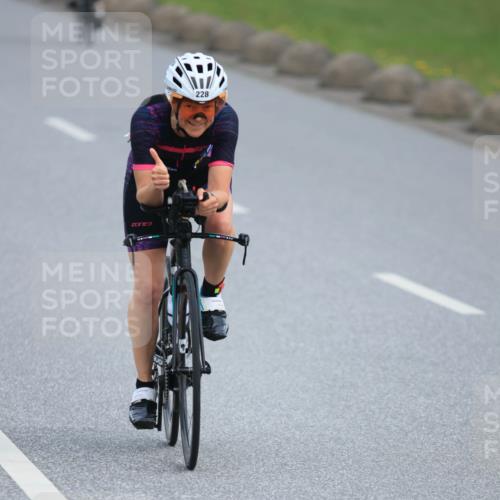 15.06.2025 - 27. Vierlanden-Triathlon H.Heesch http://msf.ph/oto/7980453 15.06.2025 10:40:28 Radfahren 228, 304, 309, 341 meine-sportfotos.de
