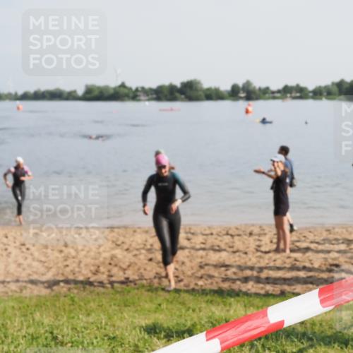 21.06.2025 - 27. Vierlanden-Triathlon MichiJ http://msf.ph/oto/7980461 15.06.2026 09:01:53 Schwimmen 196, 206, 214, 242 meine-sportfotos.de