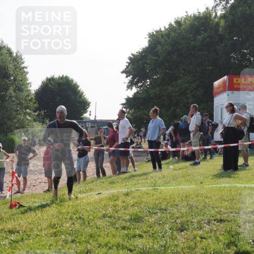 15.06.2025 - 27. Vierlanden-Triathlon KatJ http://msf.ph/oto/7980477 15.06.2025 08:44:56 Schwimmen 81, 160 meine-sportfotos.de