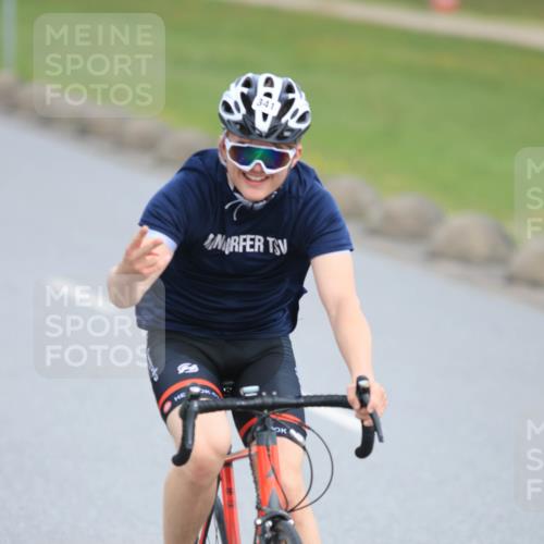 15.06.2025 - 27. Vierlanden-Triathlon H.Heesch http://msf.ph/oto/7980496 15.06.2025 10:40:34 Radfahren 9, 253, 304, 309, 341 meine-sportfotos.de