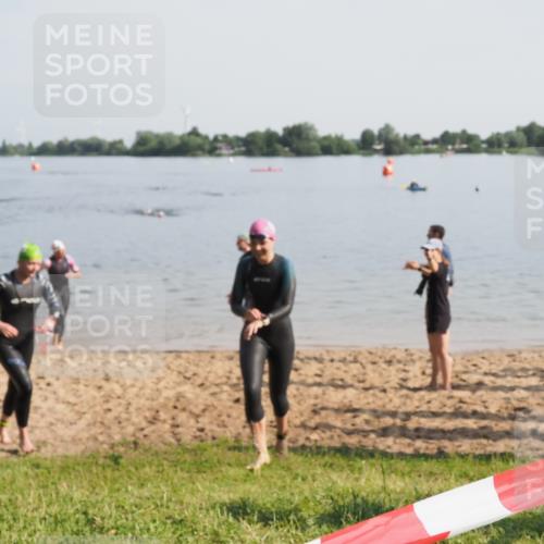 21.06.2025 - 27. Vierlanden-Triathlon MichiJ http://msf.ph/oto/7980497 15.06.2026 09:01:54 Schwimmen 196, 206, 214, 242 meine-sportfotos.de