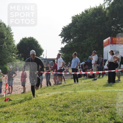15.06.2025 - 27. Vierlanden-Triathlon KatJ http://msf.ph/oto/7980499 15.06.2025 08:44:56 Schwimmen 81, 160 meine-sportfotos.de
