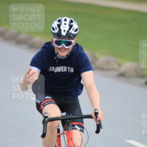 15.06.2025 - 27. Vierlanden-Triathlon H.Heesch http://msf.ph/oto/7980509 15.06.2025 10:40:34 Radfahren 9, 253, 304, 309, 341 meine-sportfotos.de