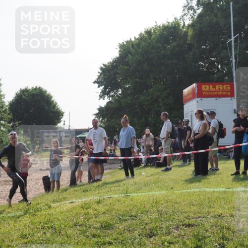 15.06.2025 - 27. Vierlanden-Triathlon KatJ http://msf.ph/oto/7980558 15.06.2025 08:45:15 Schwimmen 127 meine-sportfotos.de