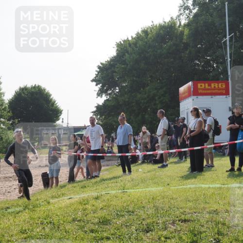 15.06.2025 - 27. Vierlanden-Triathlon KatJ http://msf.ph/oto/7980563 15.06.2025 08:45:15 Schwimmen 127 meine-sportfotos.de