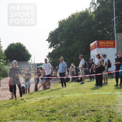 15.06.2025 - 27. Vierlanden-Triathlon KatJ http://msf.ph/oto/7980578 15.06.2025 08:45:15 Schwimmen 127 meine-sportfotos.de
